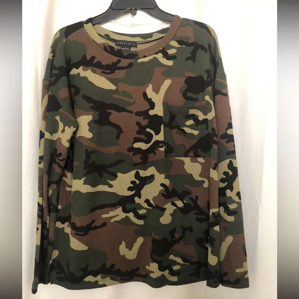 Sanctuary Camo Sweatshirt Large